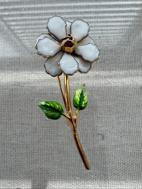 Jewelry - Vintage Flower Brooch